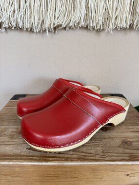 Danish Design Cherry Red Leather Wooden Rubber Tread Sole Classic Clogs Size 9